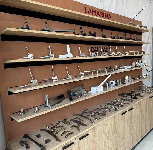 Herrajes para muebles y obras en Canning